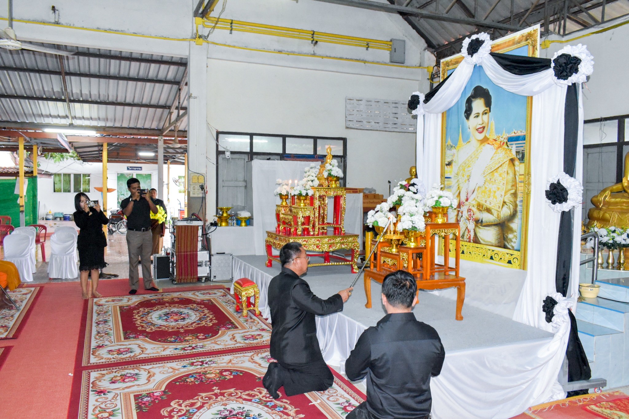 พิธีบำเพ็ญกุศลปัณรสมวาร ๑๕ วัน เพื่ออุทิศถวายพระราชกุศลแด่สมเด็จพระนางเจ้าสิริกิติ์ พระบรมราชินีนาถ พระบรมราชชนนีพันปีหลวง ณ ศูนย์ปฏิบัติธรรมวัดนิลาเทเวศน์ หมู่ที่ ๘