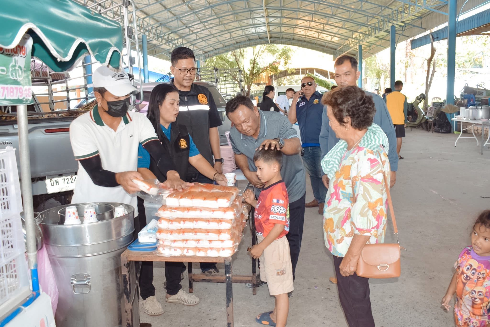 ภาพบรรยากาศ ณ ศูนย์พักพิงผู้อพยพชั่วคราว