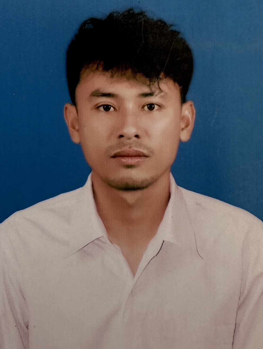 นายลักษณ์ ผจญกล้า